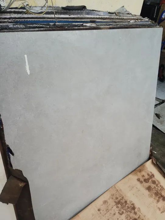 Porcelanato fuso viking acetinado 120x120 Portobello lê a discrição 