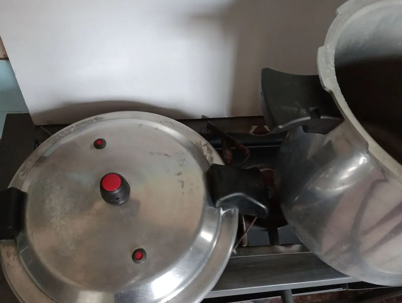 Panela de Pressão em Alumínio - Usada - Foto 2