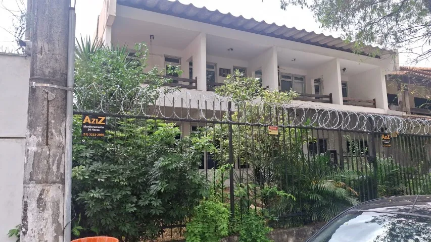 Casa Duplex 400 mt de a área construida , em terreno de 440 m2. 10 salas.