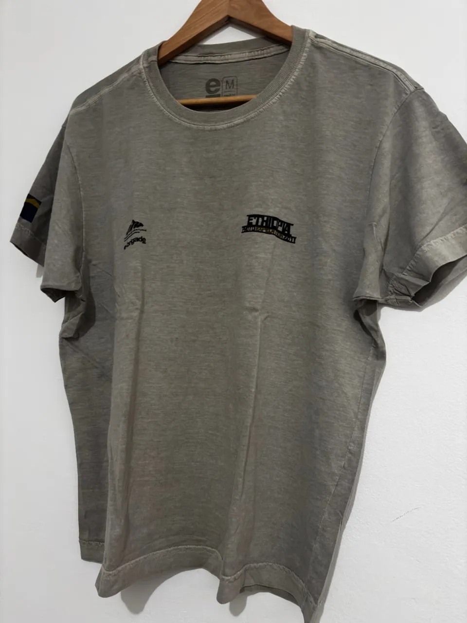 Linda camiseta casaco osklen original usada poucas vezes