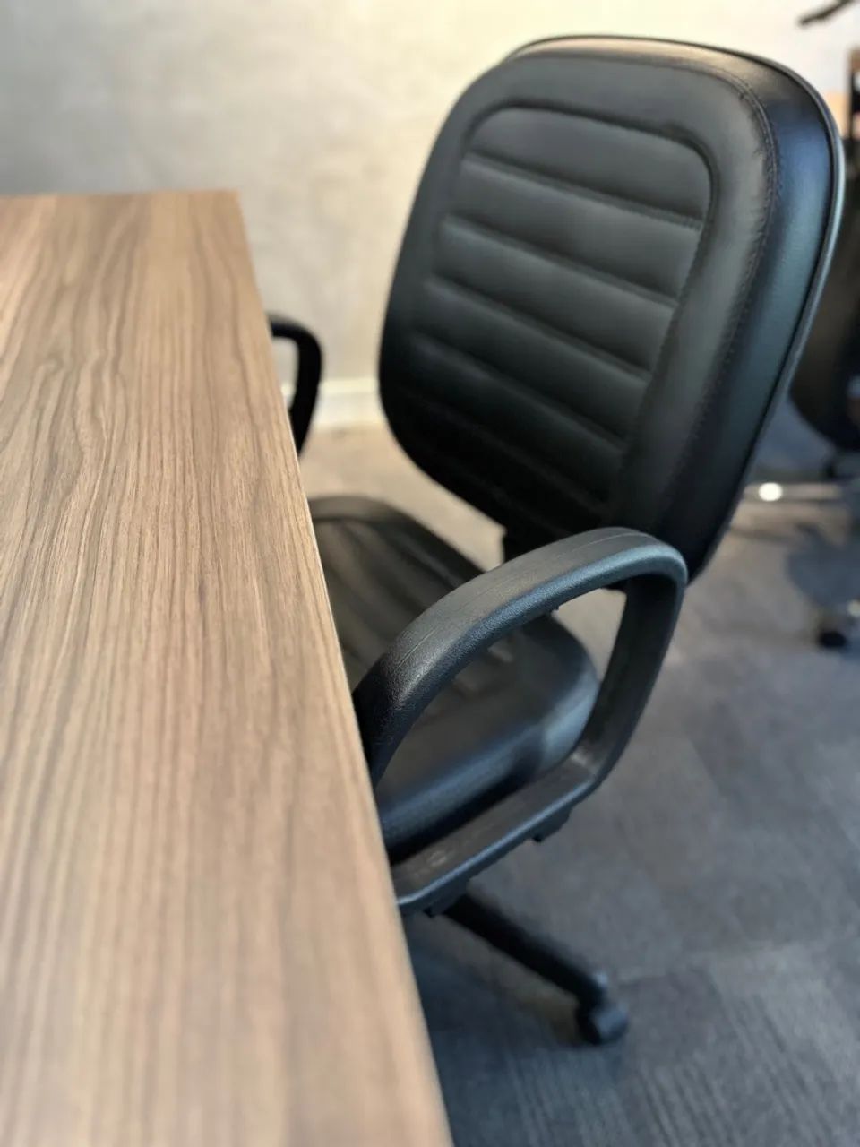 Mesa com Cadeira de escritório com design moderno  - Foto 3