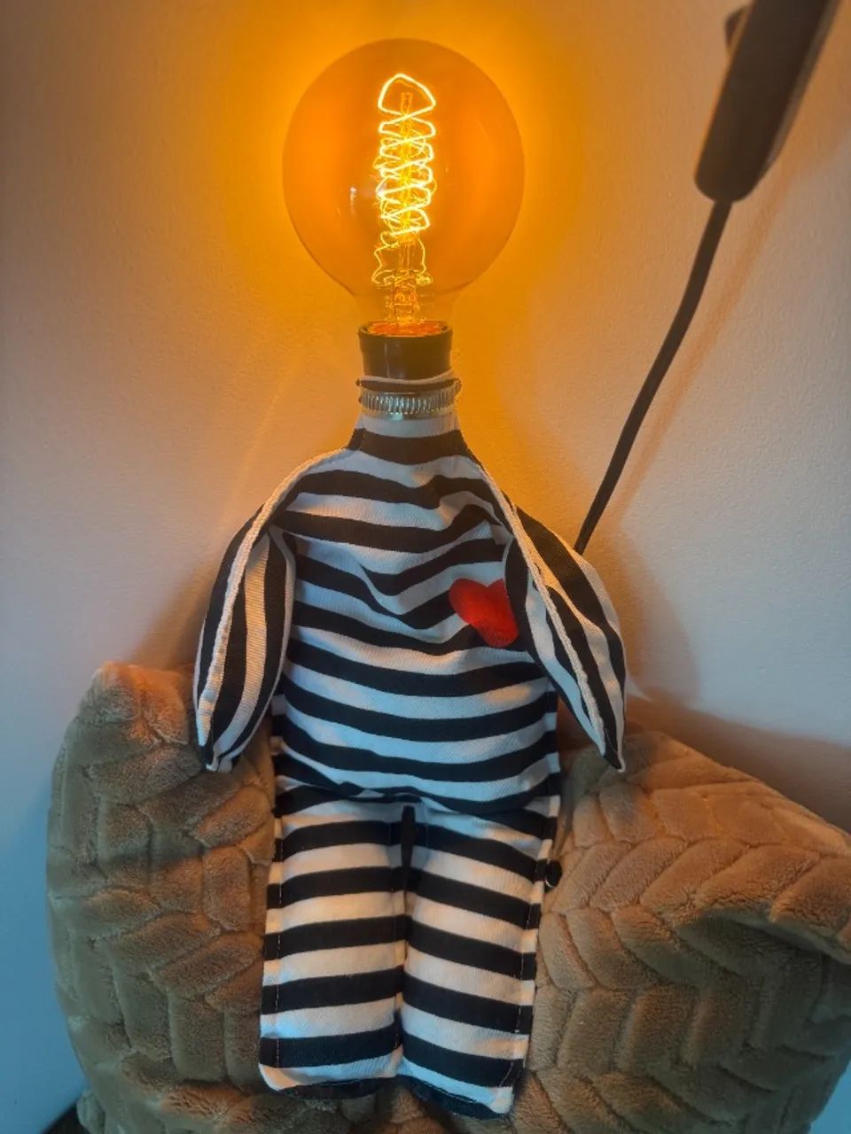 luminária de mesa vintage, boneco presidiário, preso, Imaginarium - Foto 4