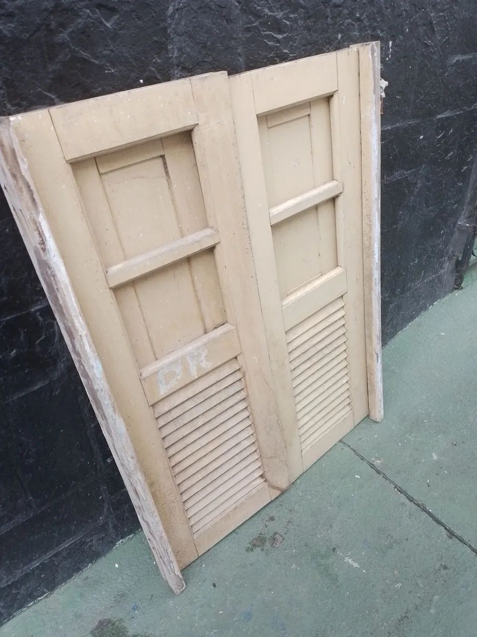 Janela muito antiga 64684590394369121