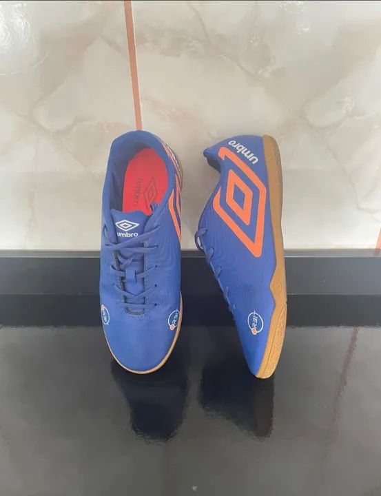 Chuteiras Umbro Futsal - Tamanho 38/39