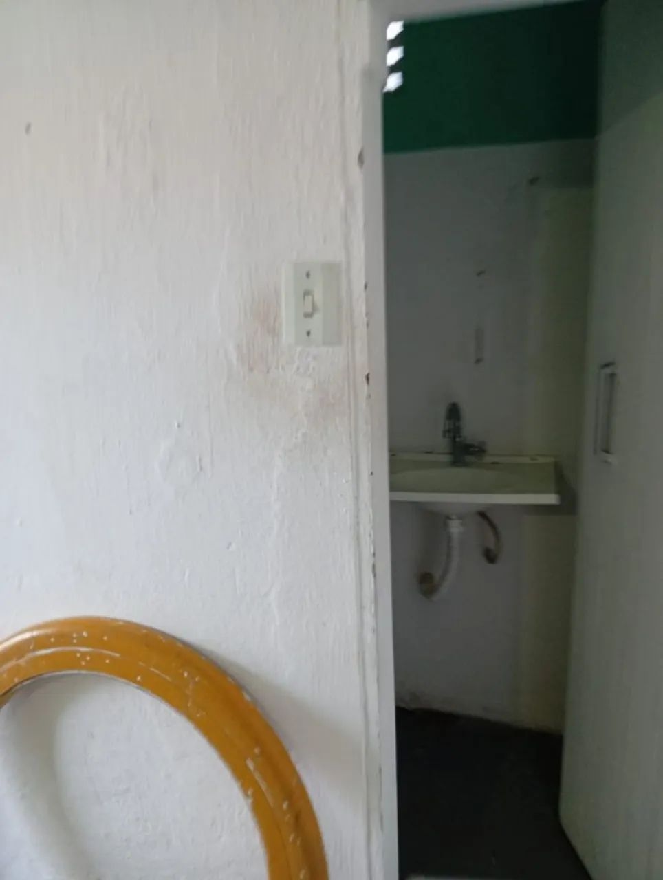 Alugo quarto com banheiro  - Foto 2