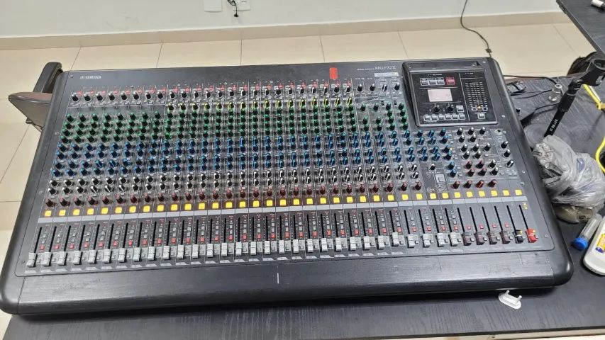 Mesa De Som Yamaha Mgp-32x Analógica Bivolt (Usado) - Foto 3