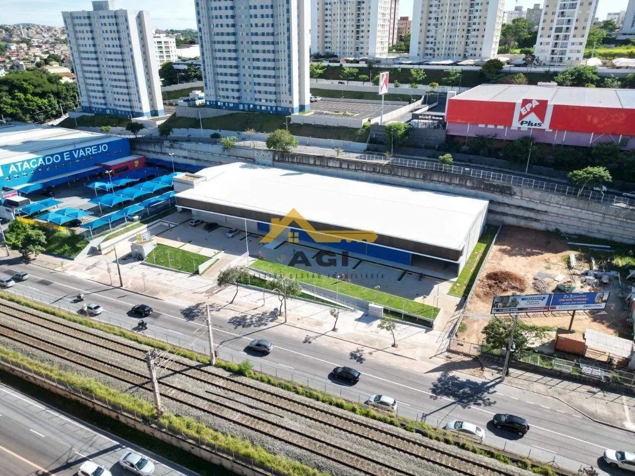 Lojas para locação na Av. Cristiano Machado