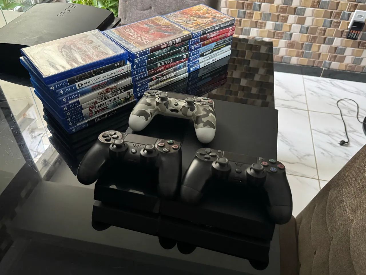 Ps4 com 4 controles funcionando, Inúmeros Jogos exclusivos64717108863235125