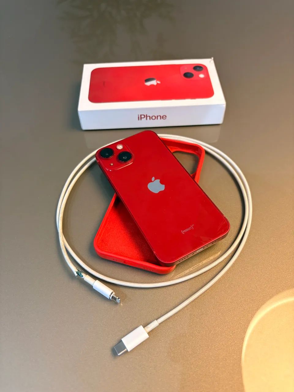 Apple iPhone 13 mini レッド　256GB Apple iPhone 13 256GB (PRODUCT)RED Tela 6,1” 12MP - iPhone 13