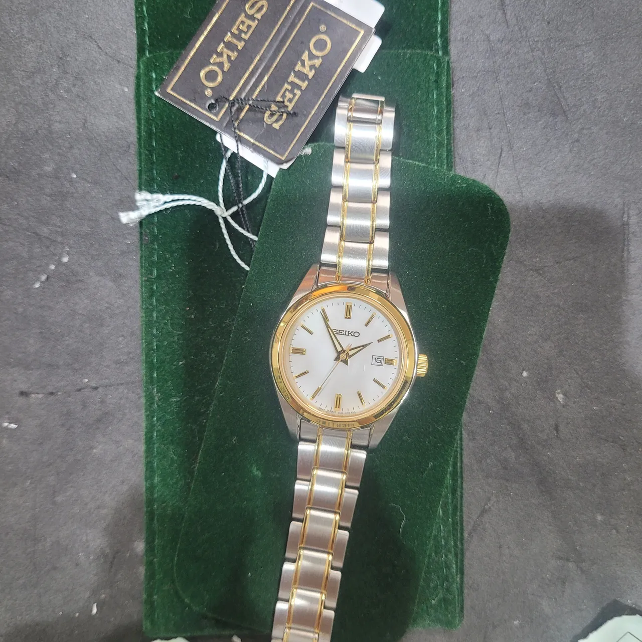 Relógio Seiko Dourado e Prata - Elegância e Estilo!