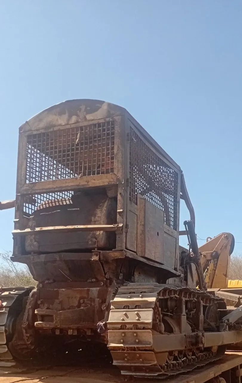 Vende se um trator de esteira D50, ano 86 - Foto 2