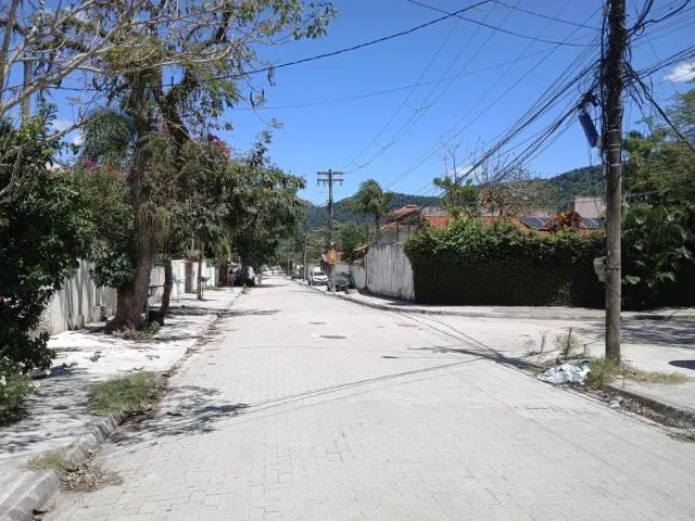 Engenho do Mato  lote plano e com benfeitorias rua pavimentada.