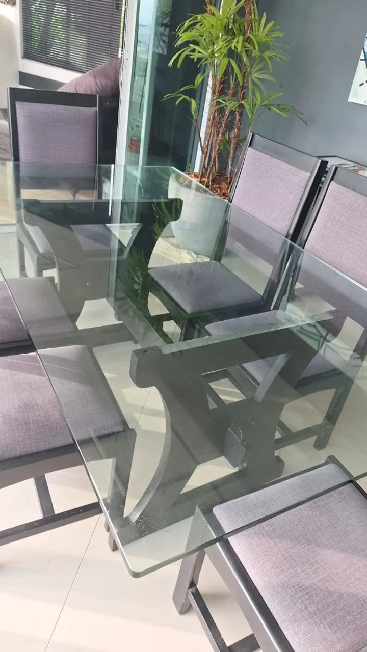 MESA DE JANTAR COM TAMPO DE VIDRO E BASE MADEIRA NOBRE COM 06 CADEIRAS MADEIRA ESTOFADAS - Foto 2