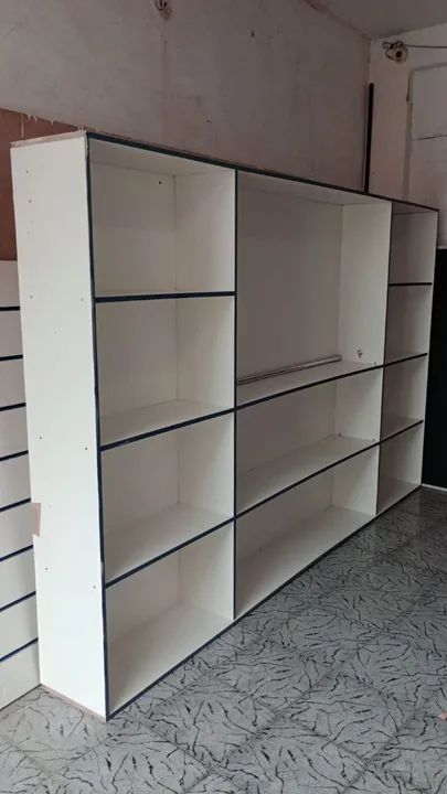 Armário de parede branco com prateleiras  - Foto 5
