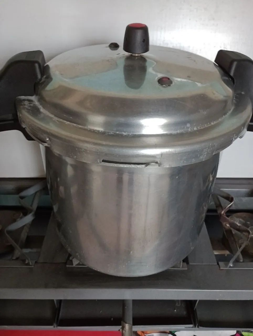 Panela de Pressão em Alumínio - Usada - Foto 3