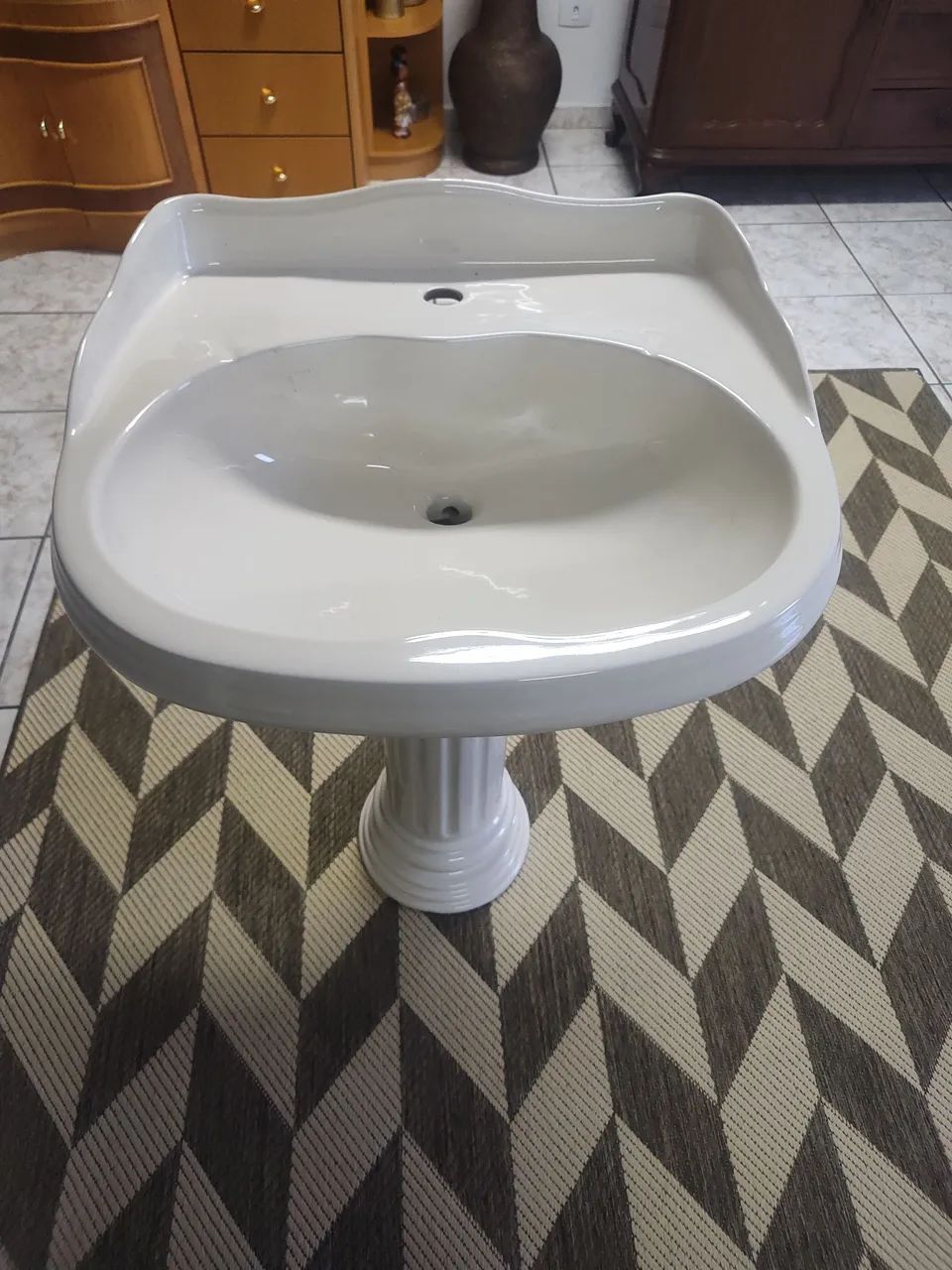 Vendo pia com coluna estilo romano  de luxo nova nunca usada 