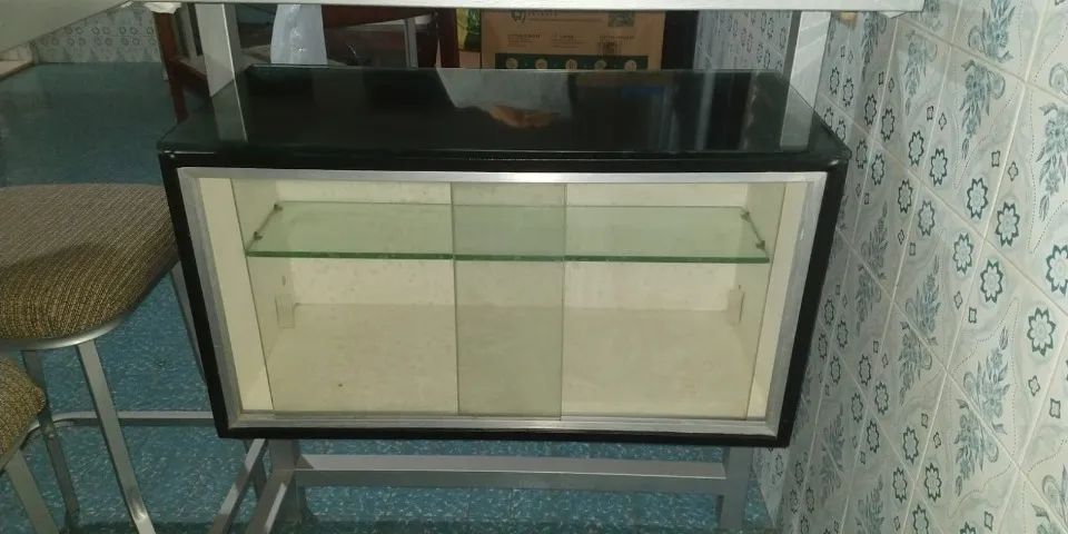 Balcão/Bar década de 80 com 4 bancos altos - em ótima conservação. - Foto 3