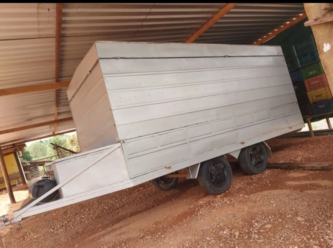 CARRETA BAÚ