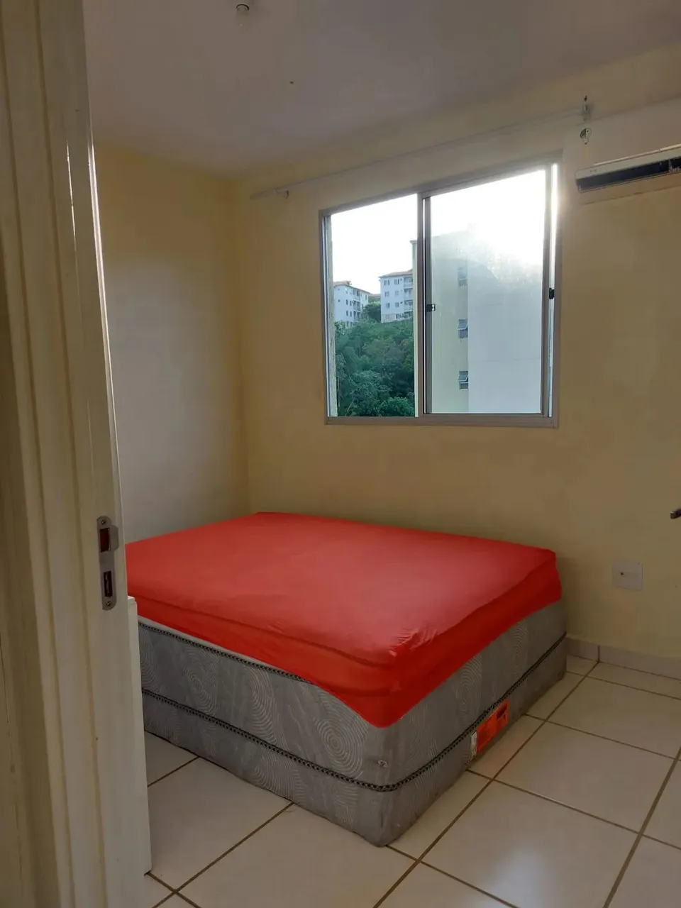 ALUGO ÓTIMO APARTAMENTO SEMI MOBILIADO COM MODULADOS NO CONDOMÍNIO CONQUISTA TORQUATO