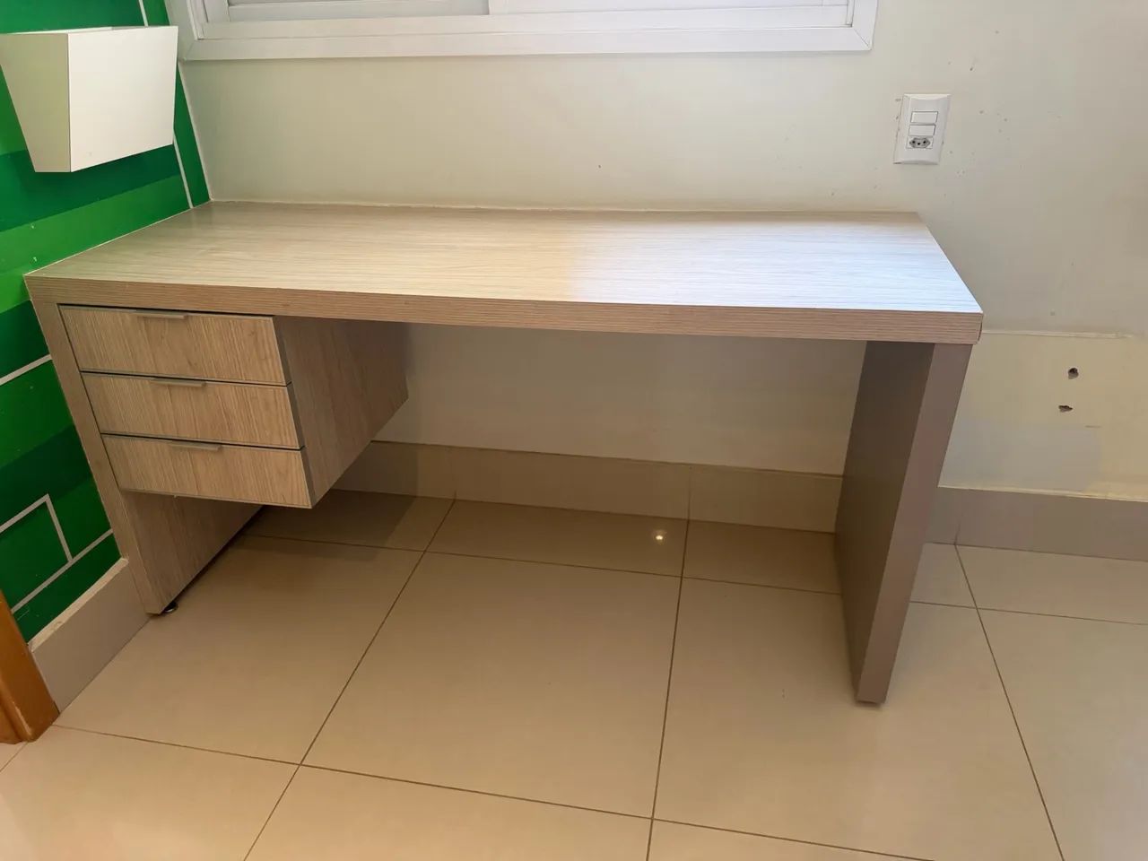 Escrivaninha com gavetas - Foto 2