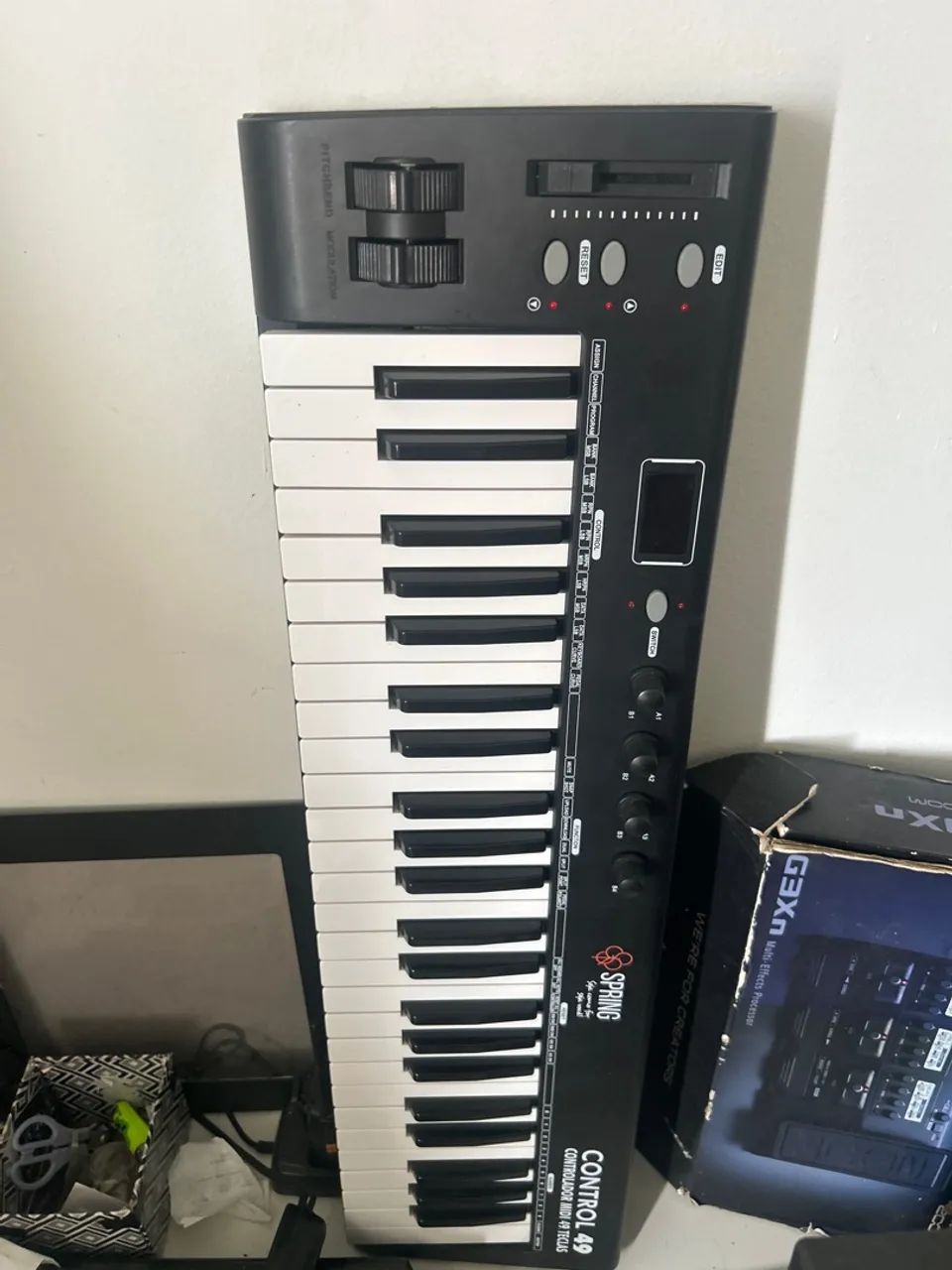 CONTROLADORA MIDI 49 teclas 