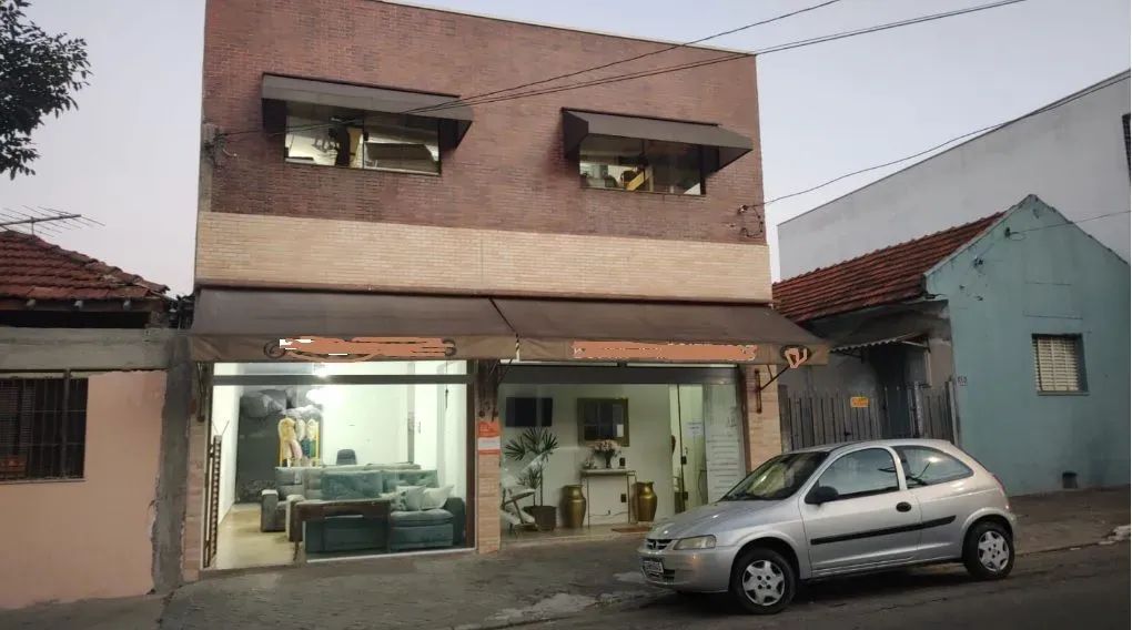 Casa comercial com salão e 2 kitnets na Mooca !