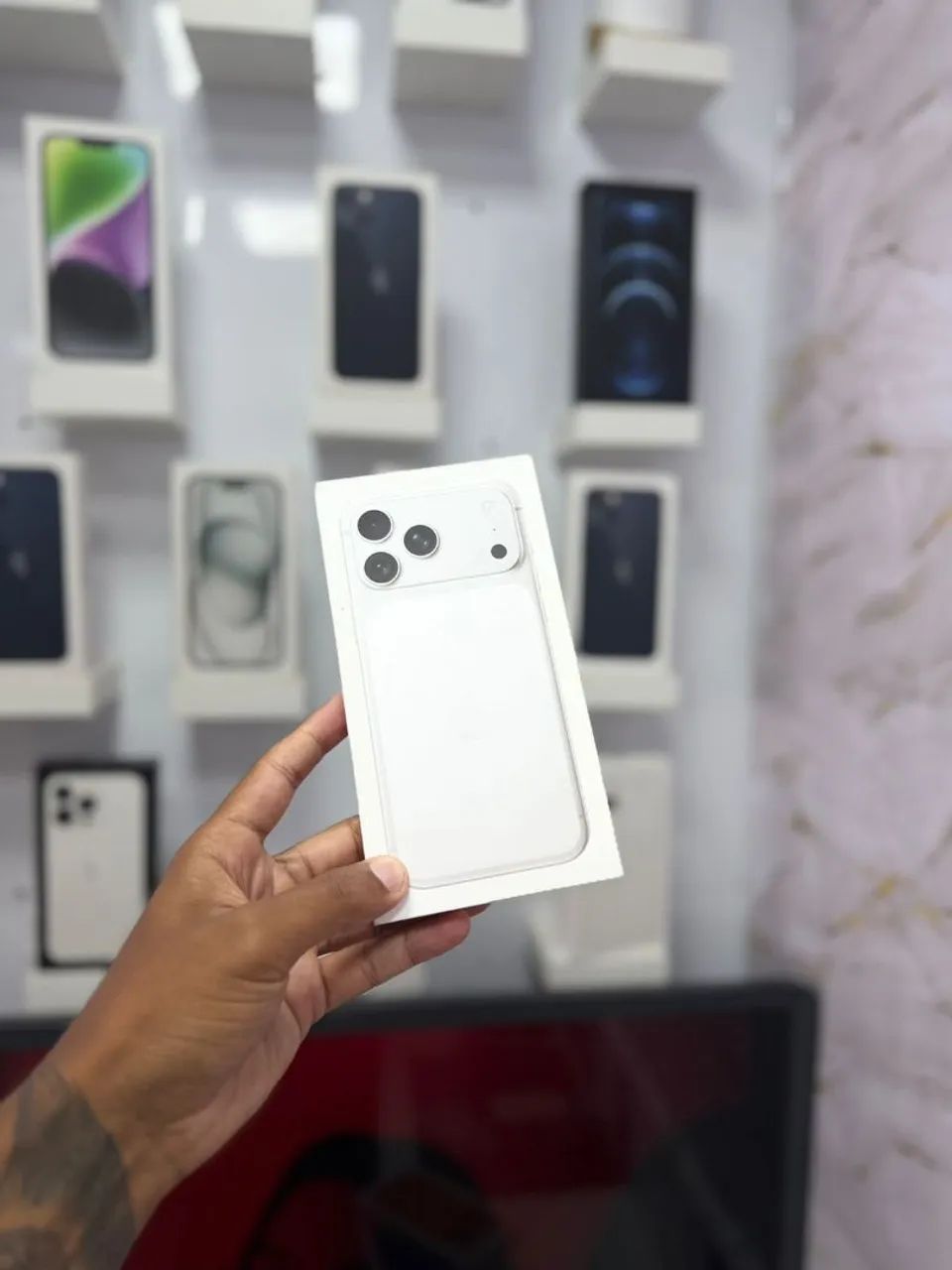IPHONE 17 PRO MAX  256GB BRANCO<br>R$ 8.599,00 TOP