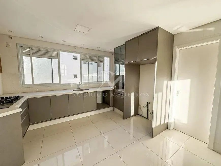 Cobertura Exclusiva com 4 Dormitórios e Infraestrutura Completa - Foto 5