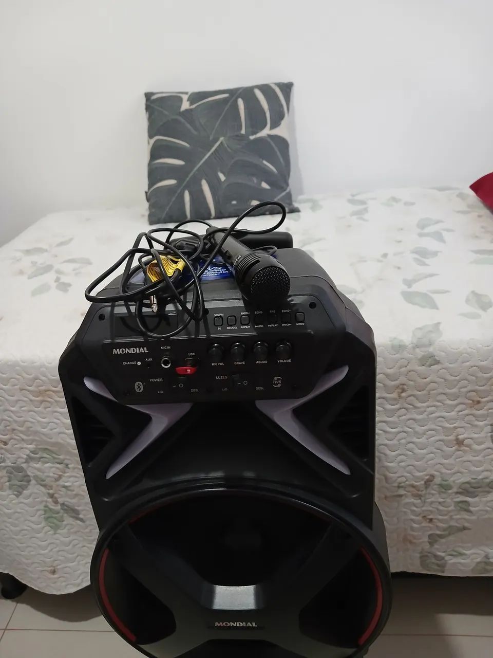 Aparelho de som com microfone.  - Foto 2