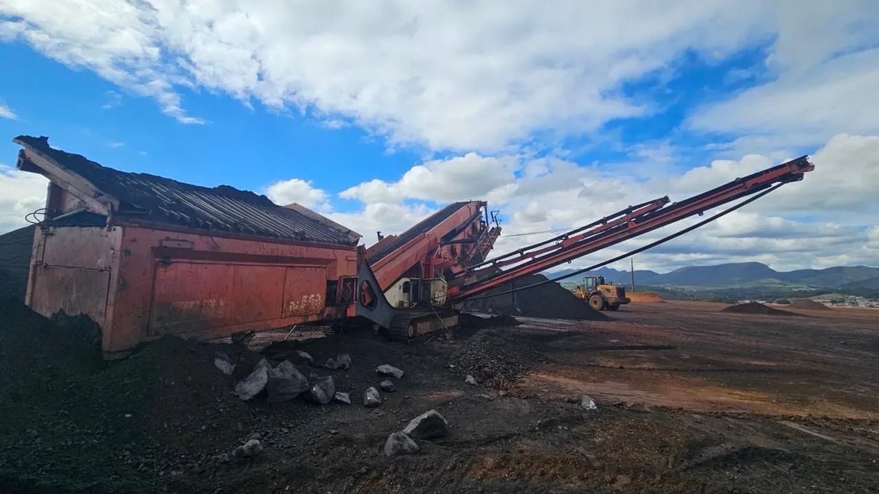 Peneira móvel Sandvik QA450 - Foto 3
