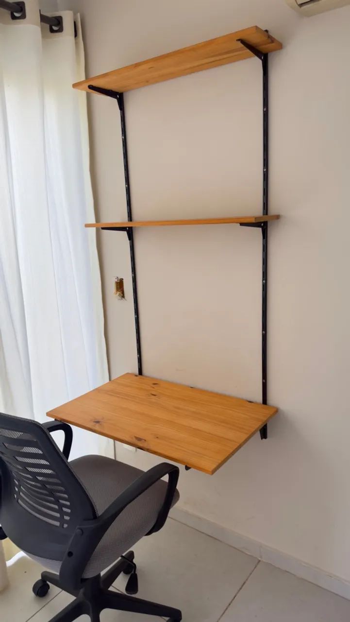 Vendo escrivaninha de madeira retrátil 