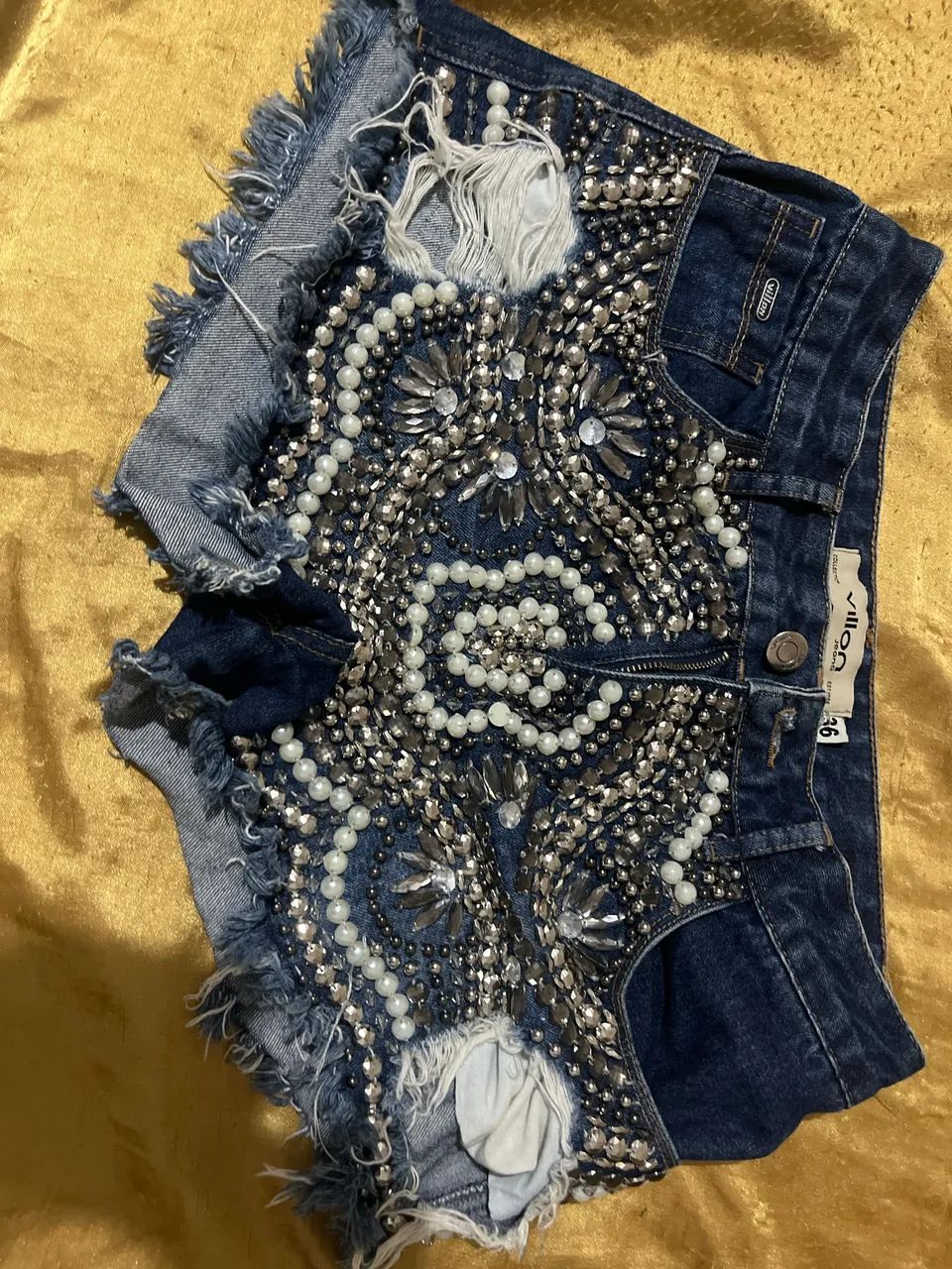 Short jeans lindo com pedraria 