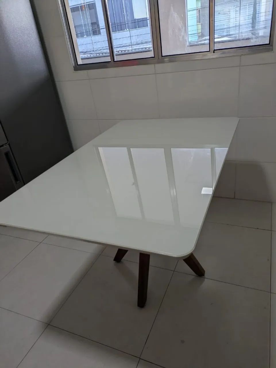 Mesa de madeira com tampo de vidro - Foto 5