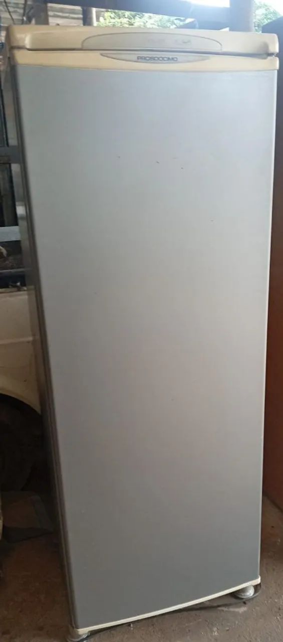 Freezer top funcionando perfeitamente PROSDOCIMO.210 LITROS