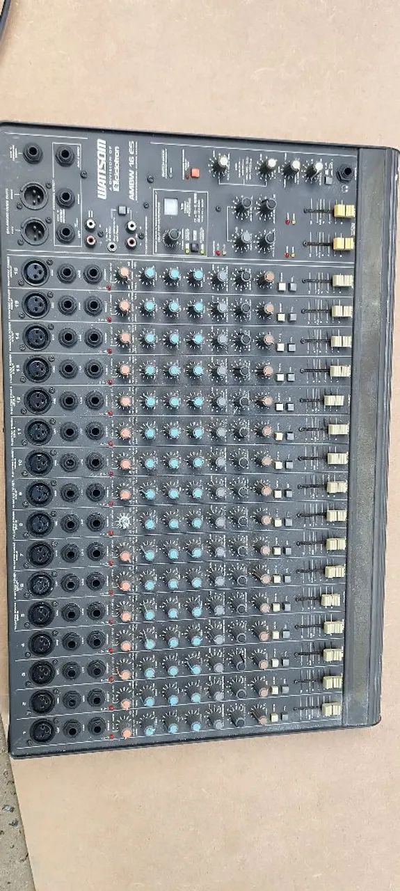 Mesa de som 16 canais