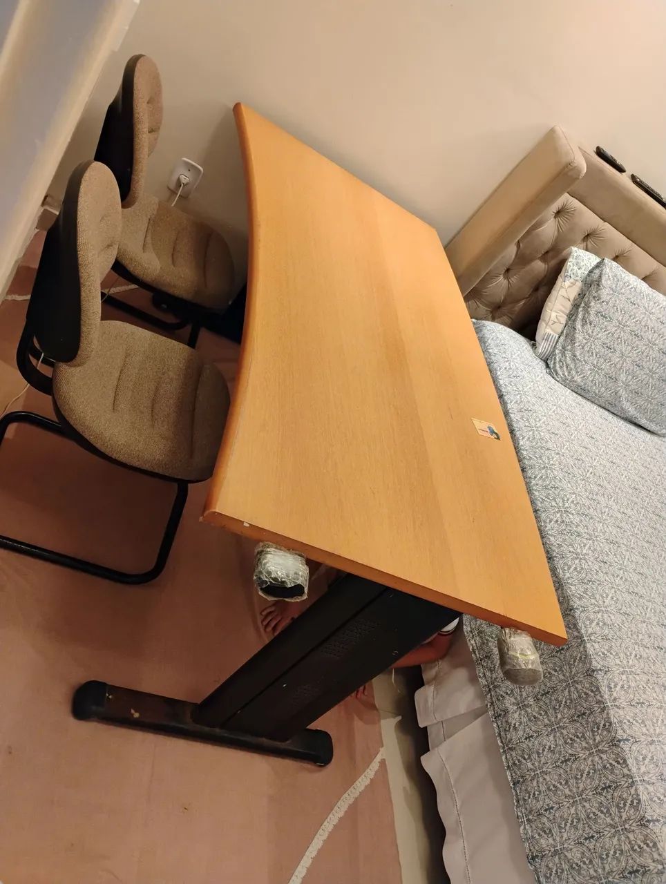 Mesa de escritório com 3 cadeiras  - Foto 4
