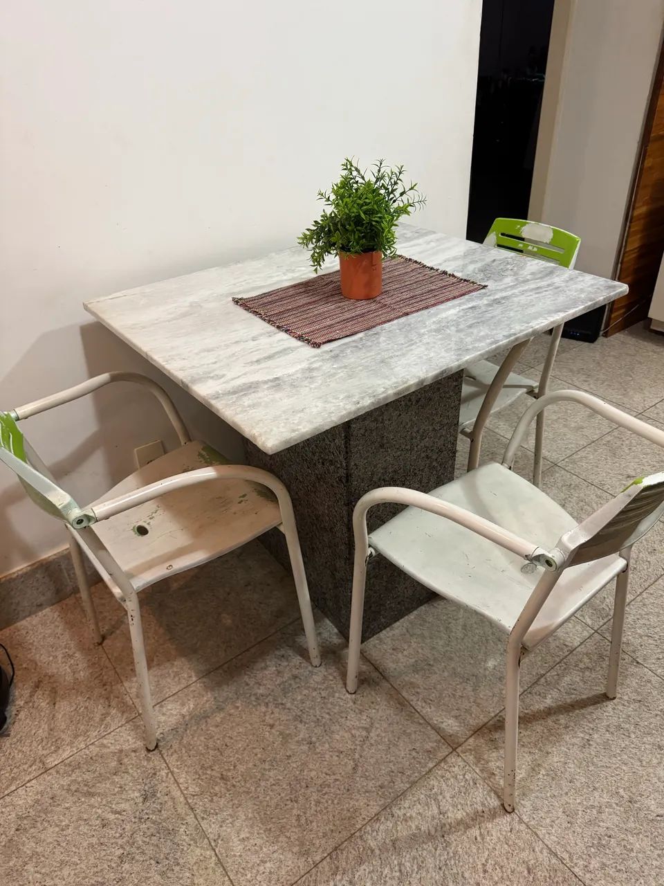 Mesa de mármore e granito + cadeiras  - Foto 2