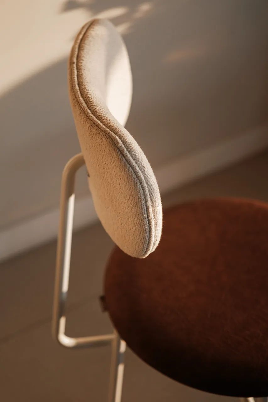 Cadeiras em boucle e courino - Foto 4