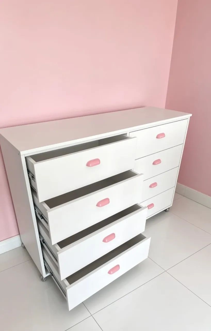 COMODA 8 GAVETAS COM RODINHAS EM MDF
