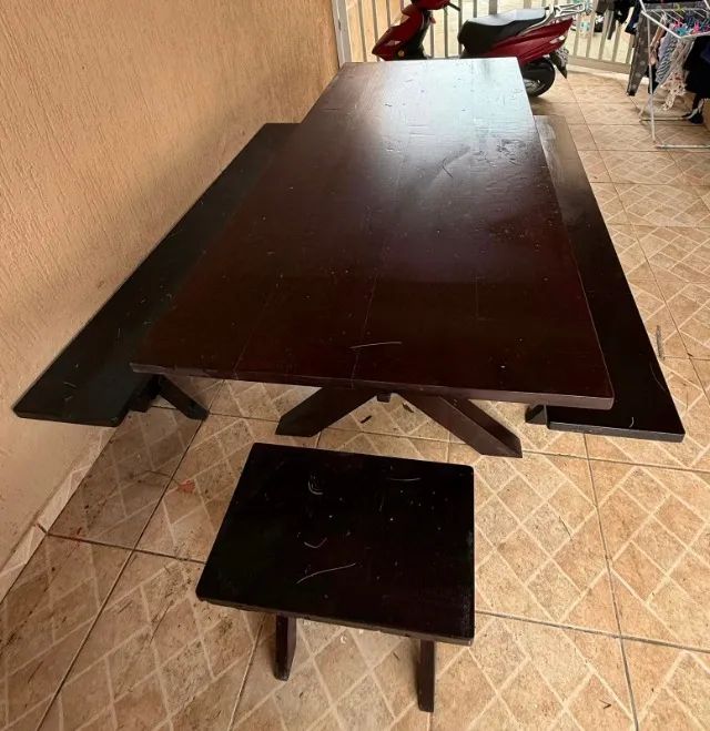 mesa com bancos