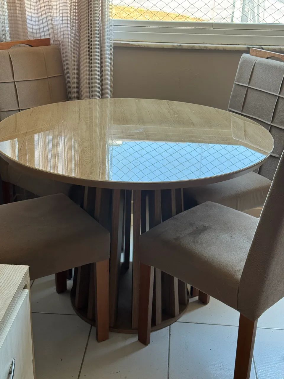 VENDO MESA DE JANTAR 4 CADEIRAS - Foto 2