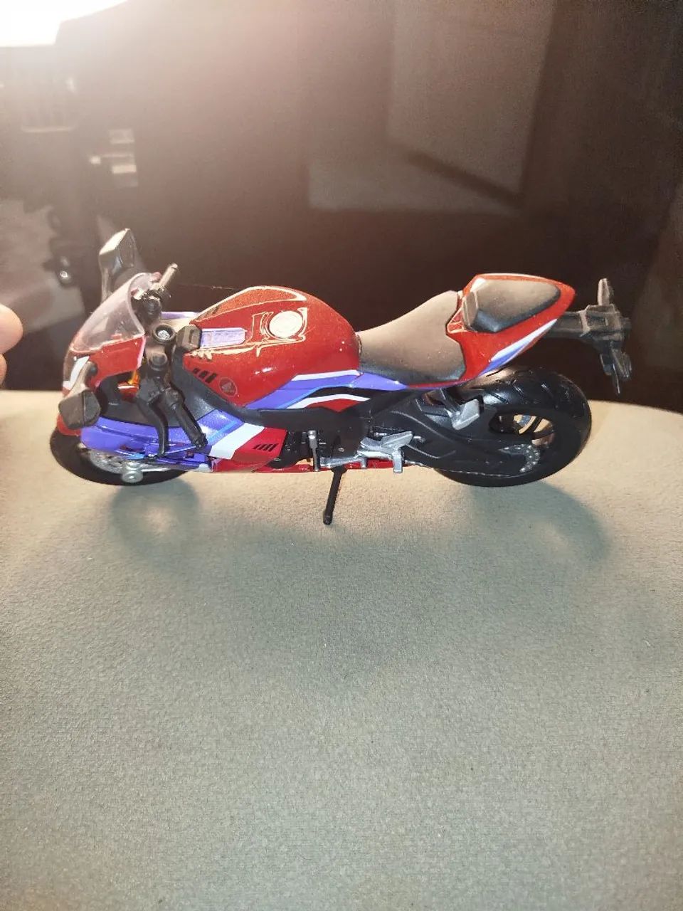Miniatura moto  CBR 1000 Classe 1/12  - Foto 3