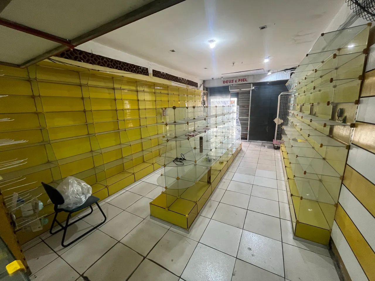 Vendo Gondolas para loja e farmácia e perfumaria  - Foto 2