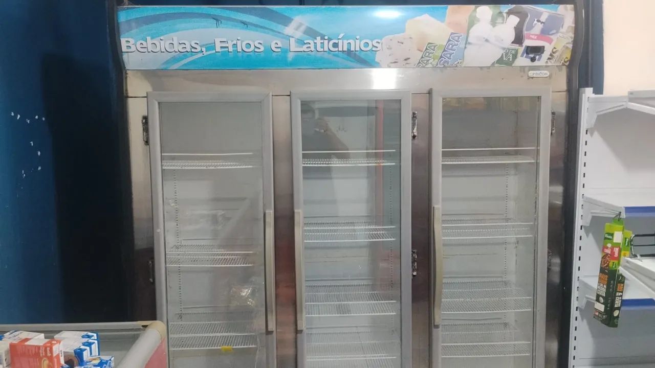 Expositor vertical auto serviço três portas top - Foto 2