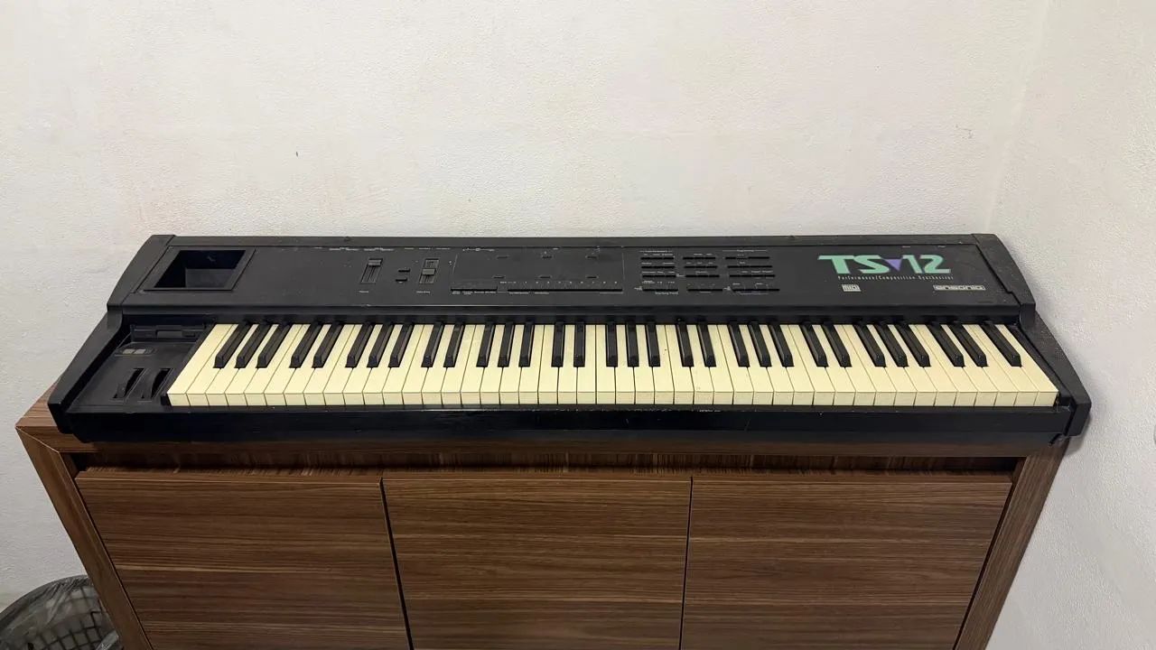 Teclado Ensonic TS 12