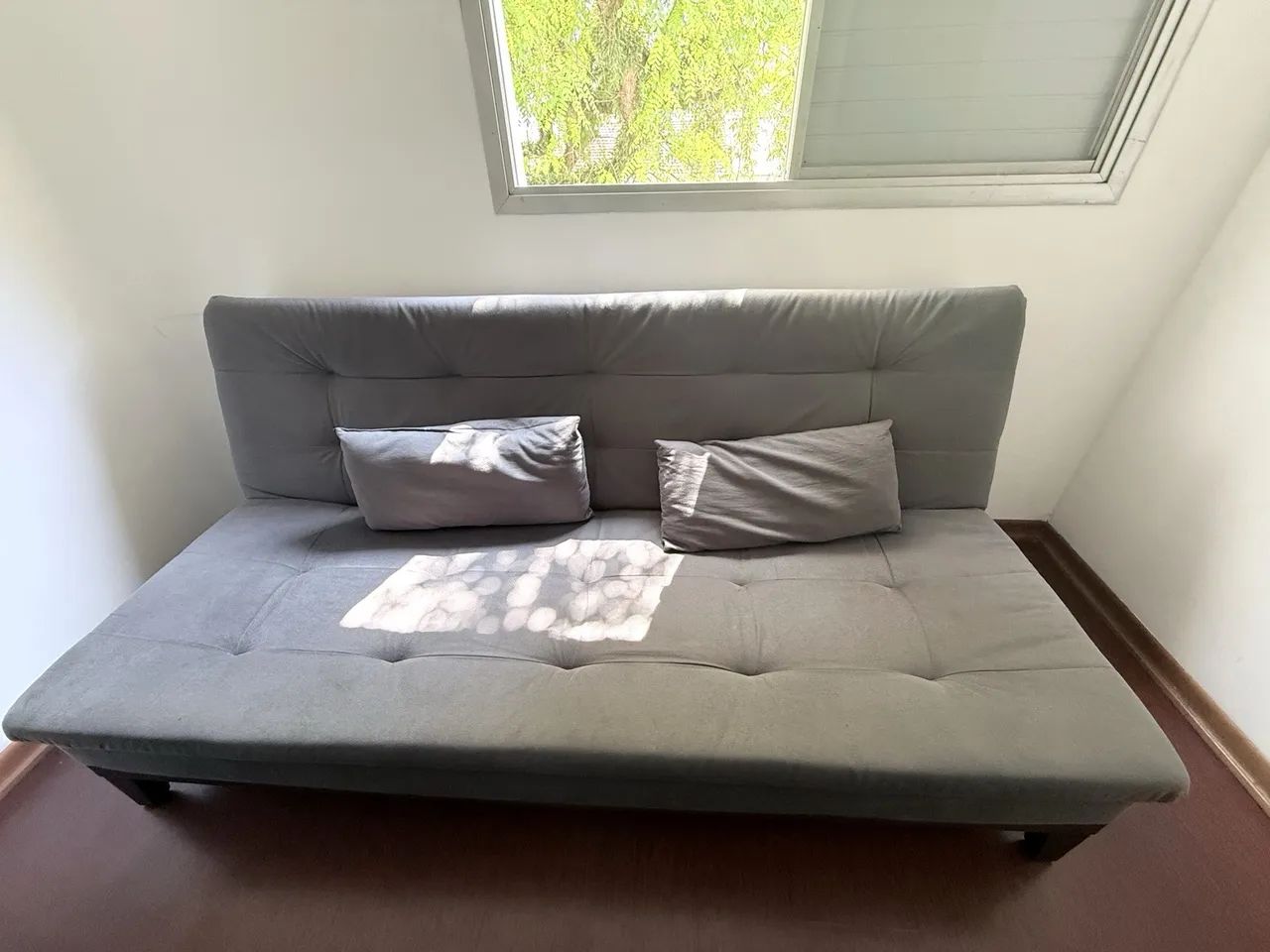 Sofá-Cama Cinza em Suede - Muito Conservado