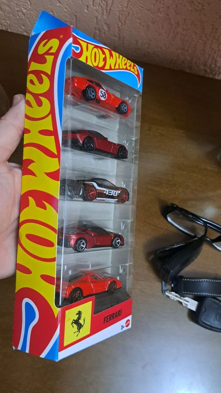 Carrinho Hot Wheels Ferrari 1/64 pacote com 5 - Foto 2