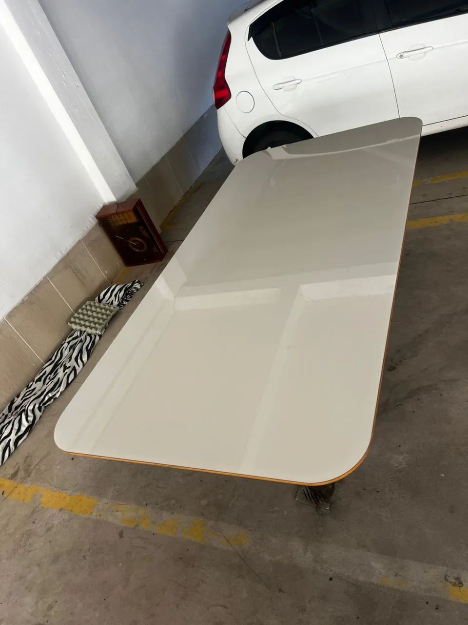 Mesa de 8 lugares em madeira e vidro - Foto 2