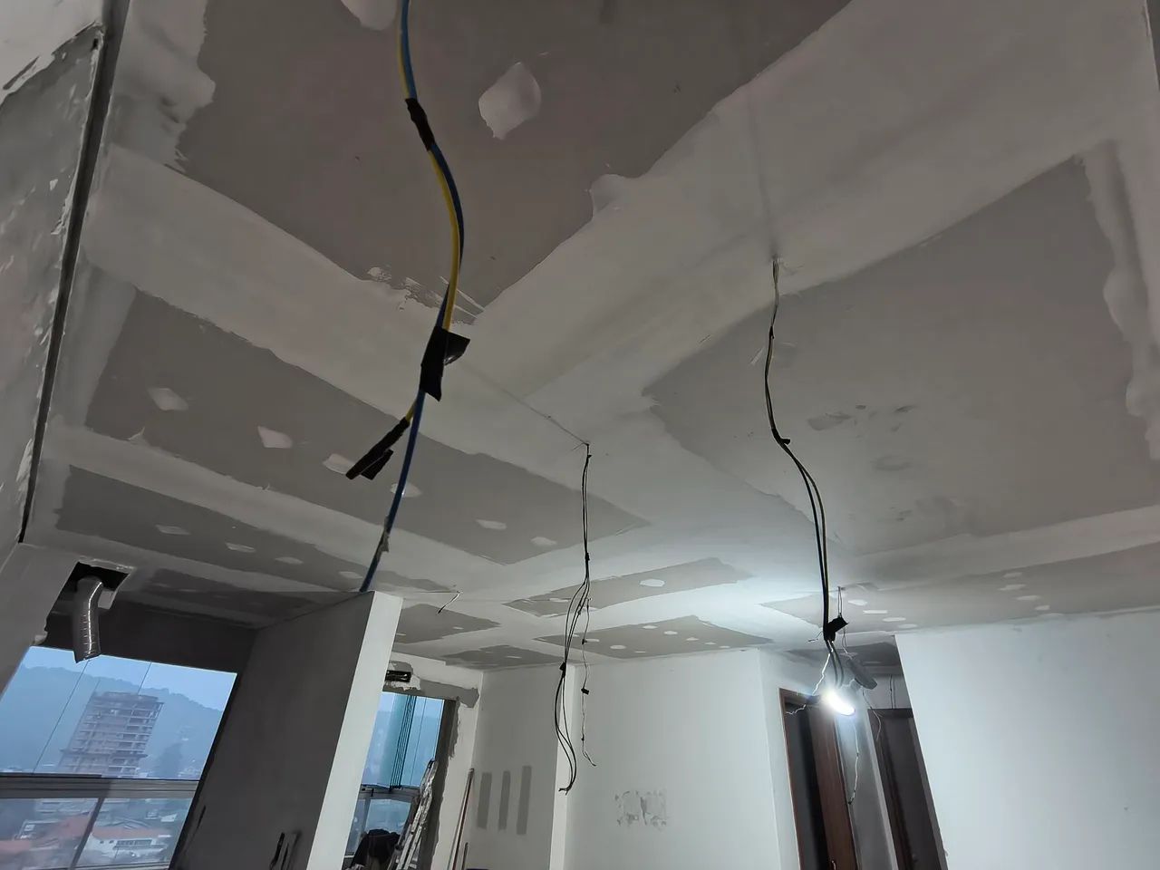 INSTALAÇÃO DE GESSO E DRYWALL 