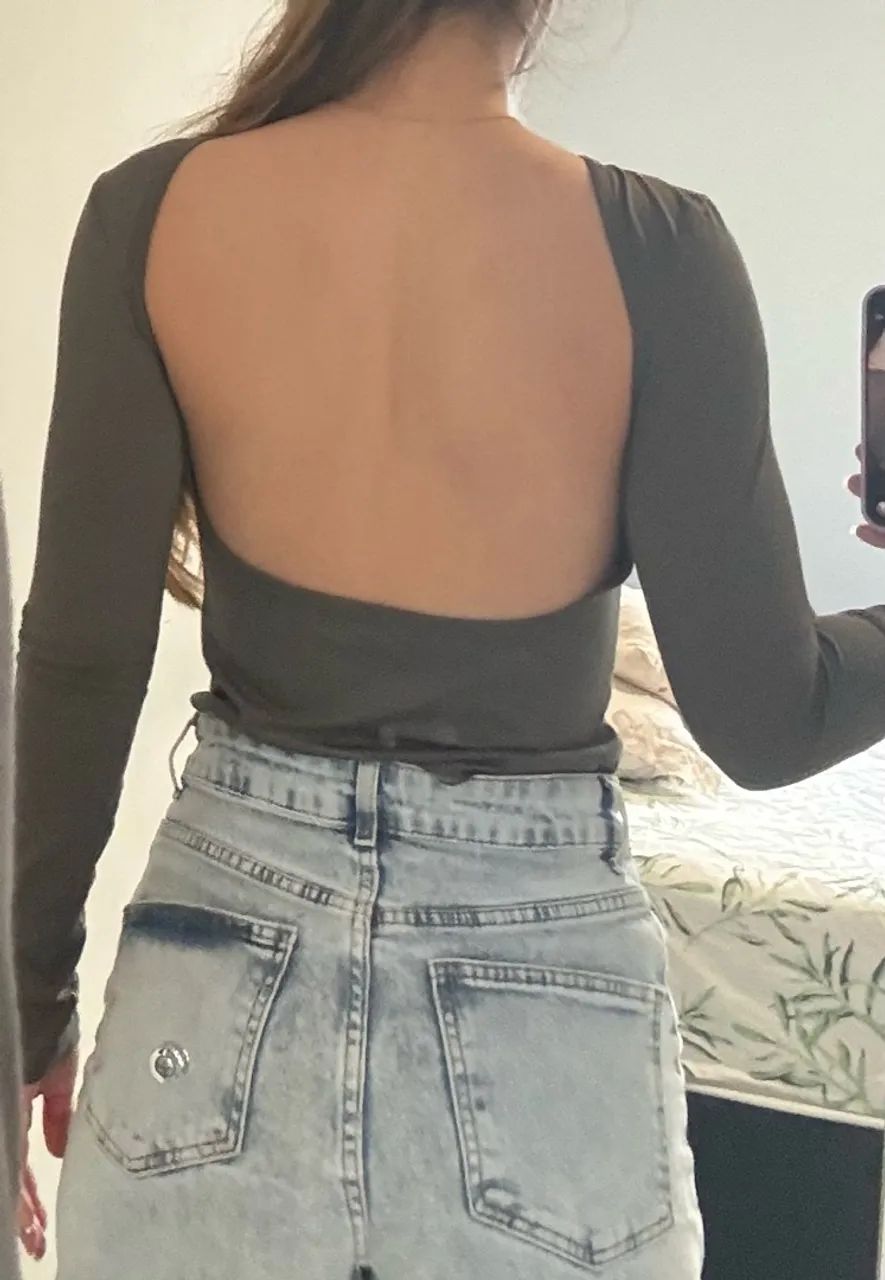 Blusa com decote nas costas 